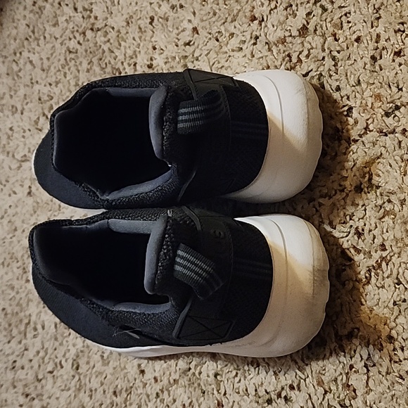 Adidas Cloudfoam Shoes - Picture 4 of 7